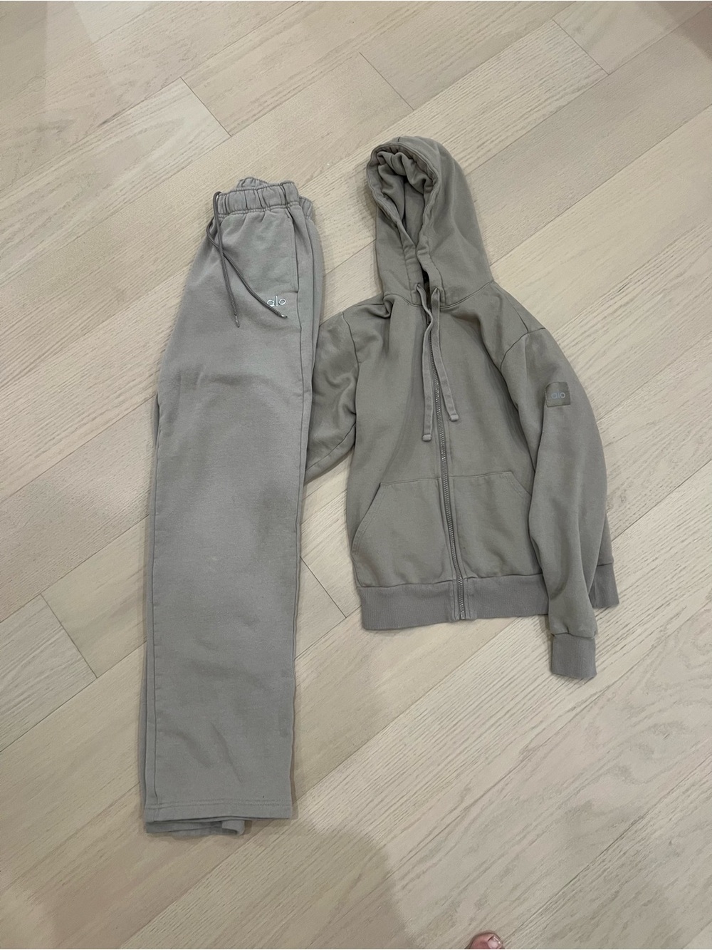ALO Yoga Women's Hoodie & Sweatpants Set in gravel